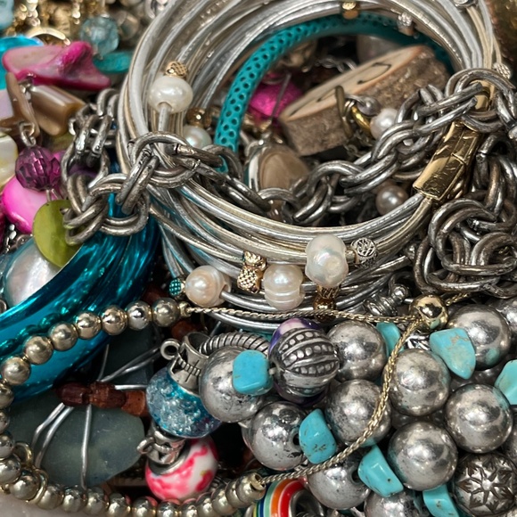 Vintage to Modern Jewelry Lot All Wearable, Resell -No Junk- 4 pounds - See Pics - Picture 7 of 9